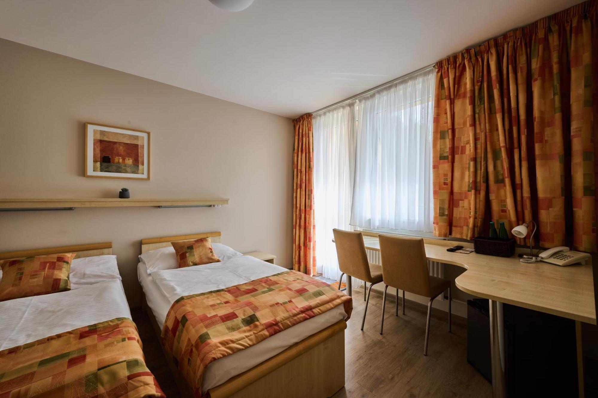 Hotel Akademie Chocerady Екстер'єр фото