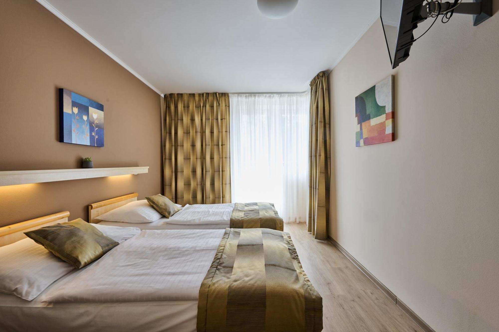 Hotel Akademie Chocerady Екстер'єр фото