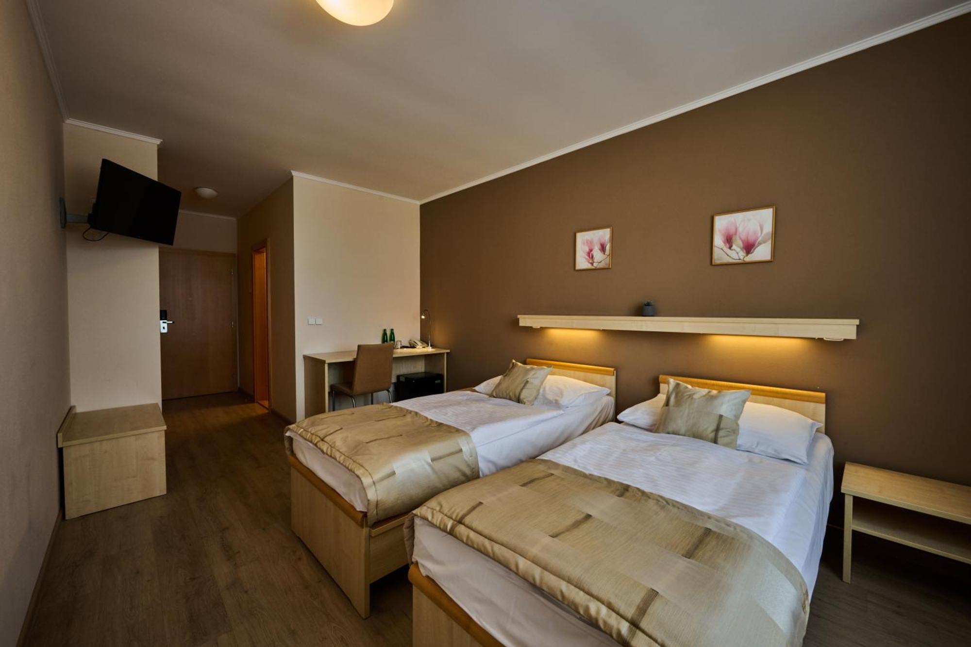 Hotel Akademie Chocerady Екстер'єр фото
