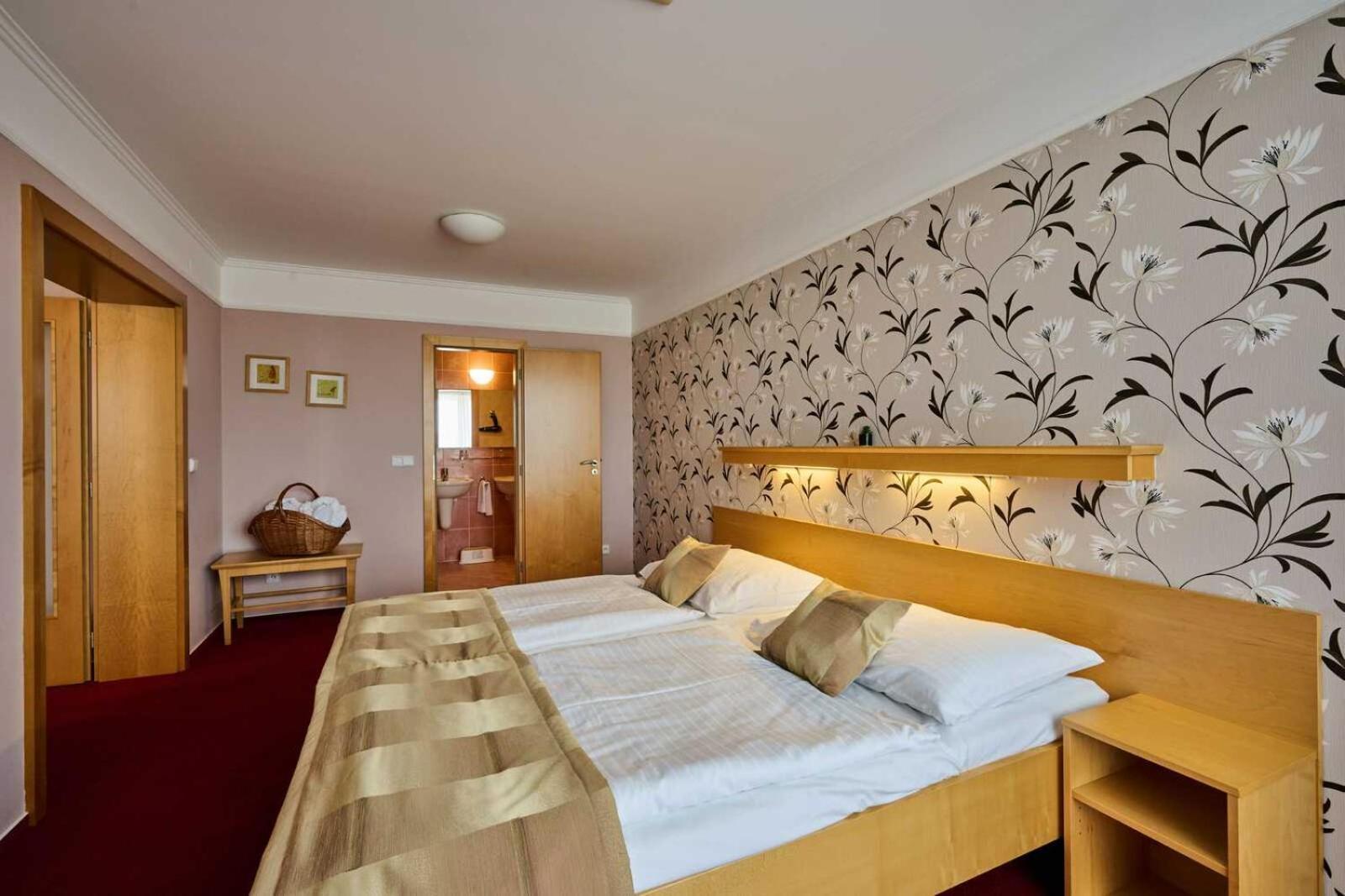 Hotel Akademie Chocerady Екстер'єр фото