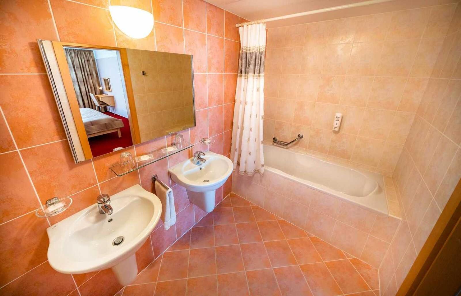 Hotel Akademie Chocerady Екстер'єр фото