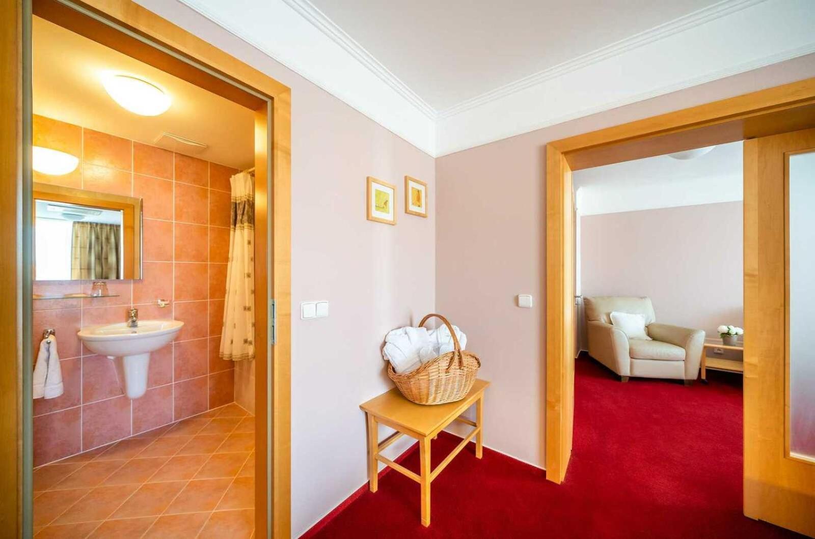 Hotel Akademie Chocerady Екстер'єр фото