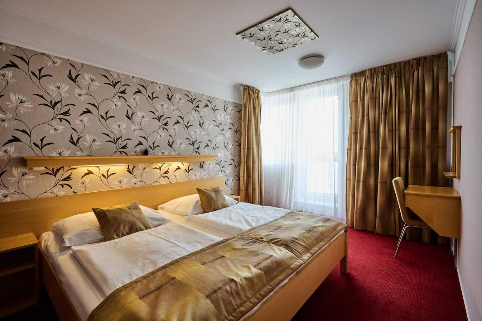 Hotel Akademie Chocerady Екстер'єр фото
