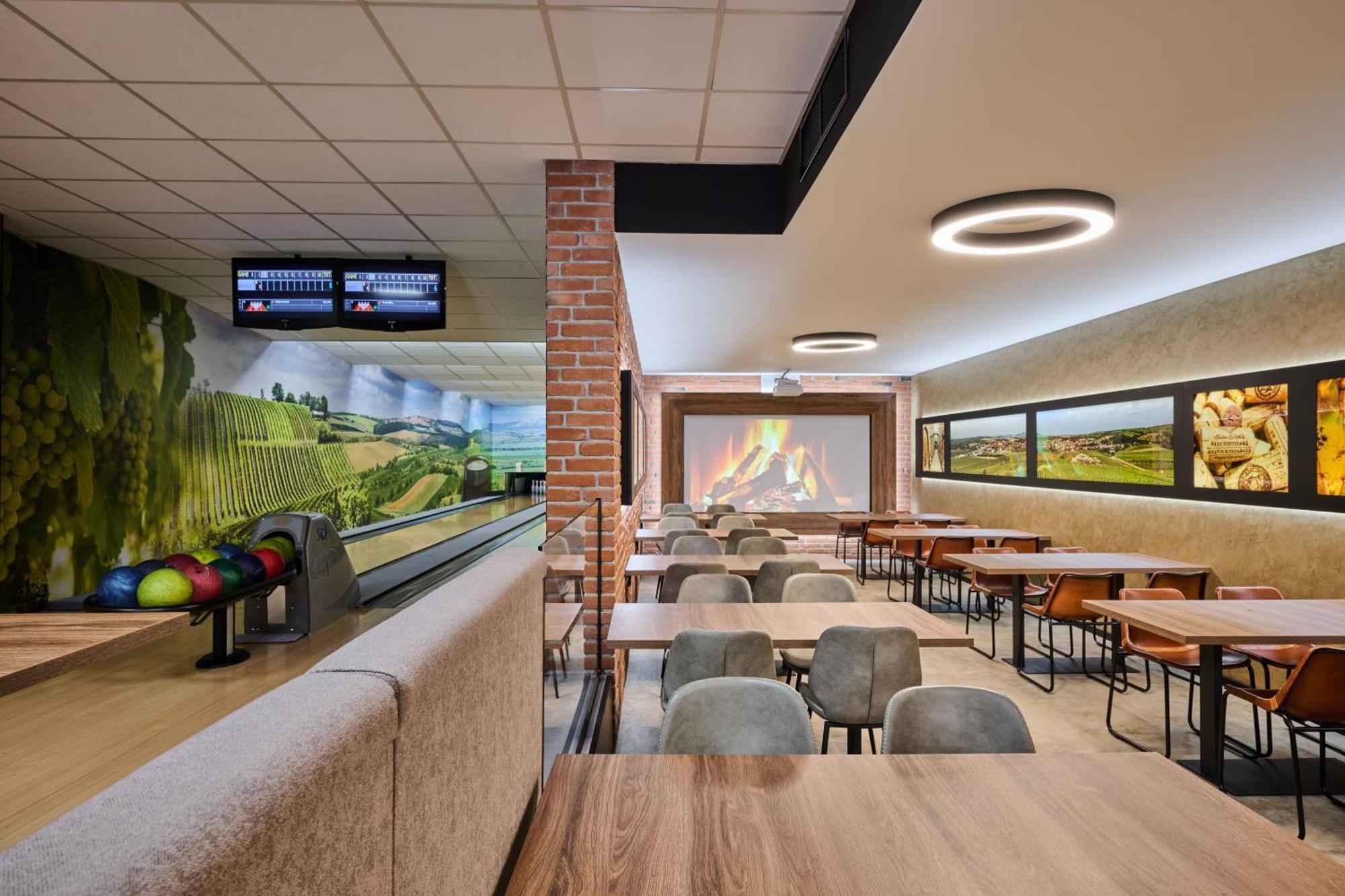 Hotel Akademie Chocerady Екстер'єр фото