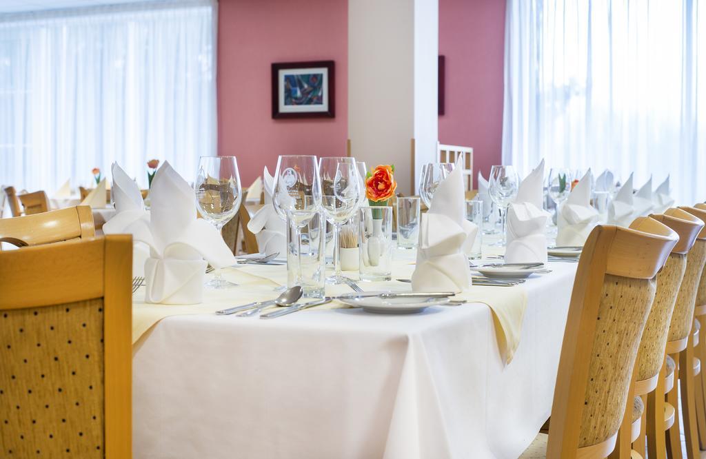 Hotel Akademie Chocerady Екстер'єр фото