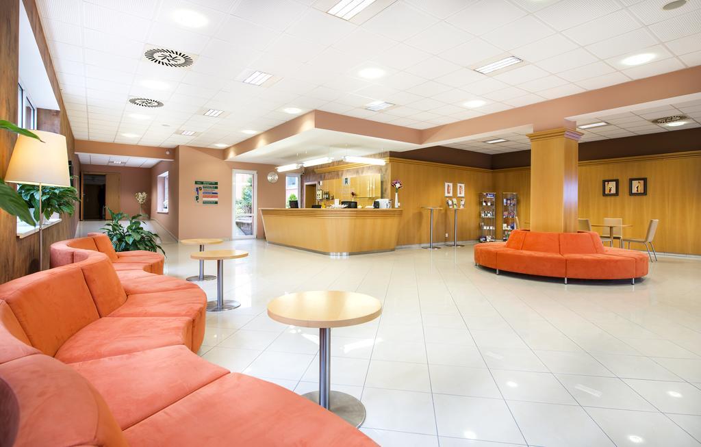 Hotel Akademie Chocerady Екстер'єр фото