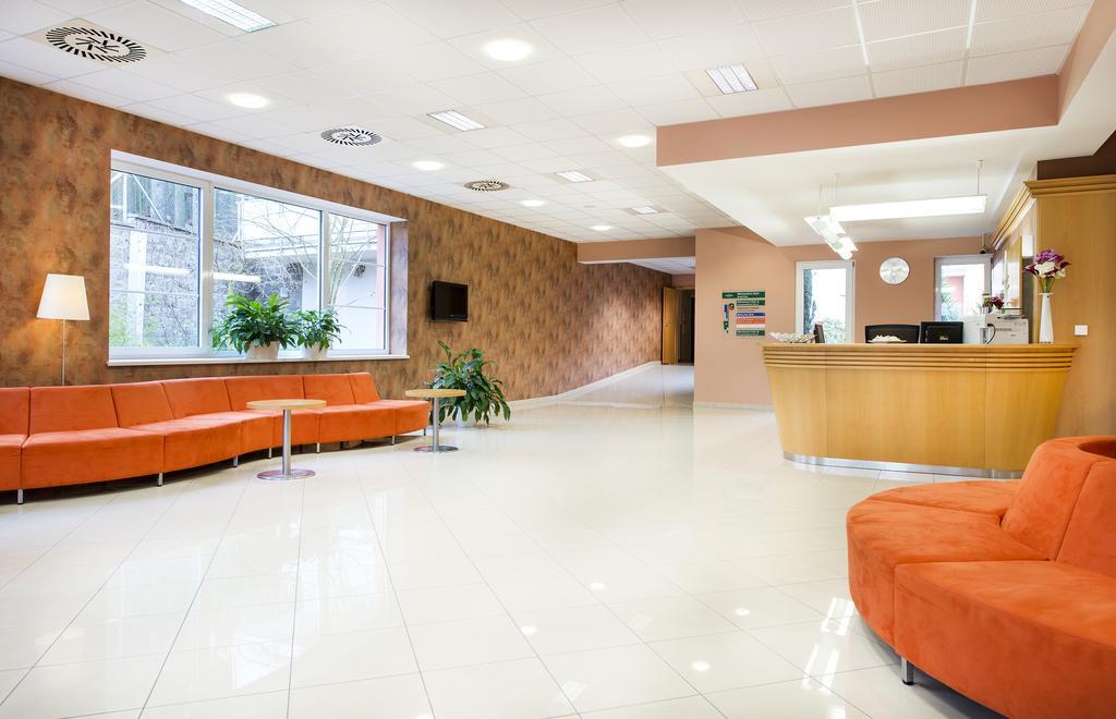 Hotel Akademie Chocerady Екстер'єр фото