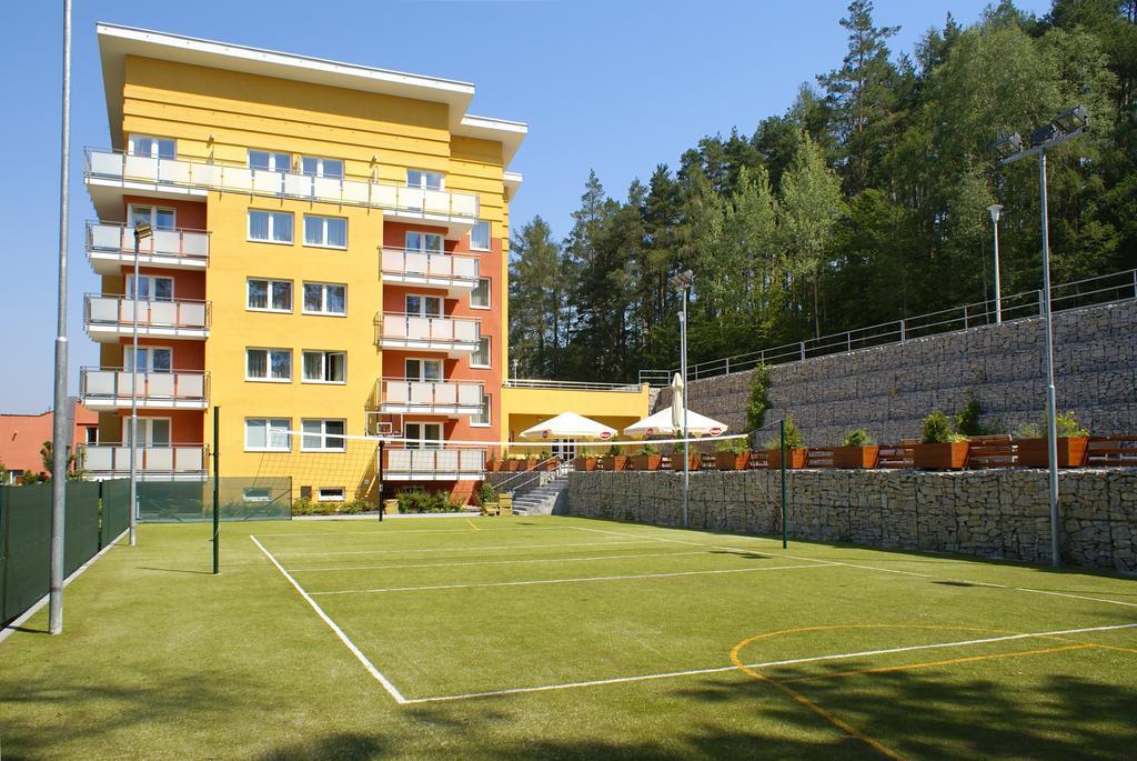 Hotel Akademie Chocerady Екстер'єр фото