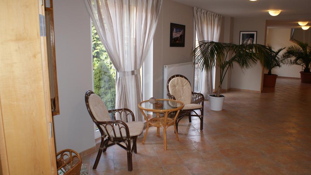Hotel Akademie Chocerady Екстер'єр фото