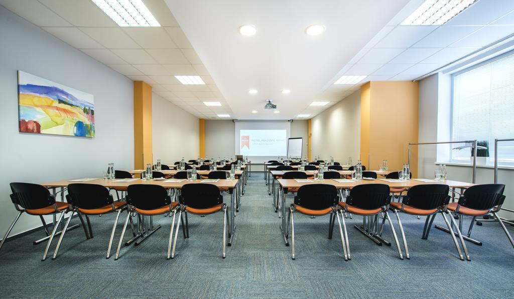 Hotel Akademie Chocerady Екстер'єр фото