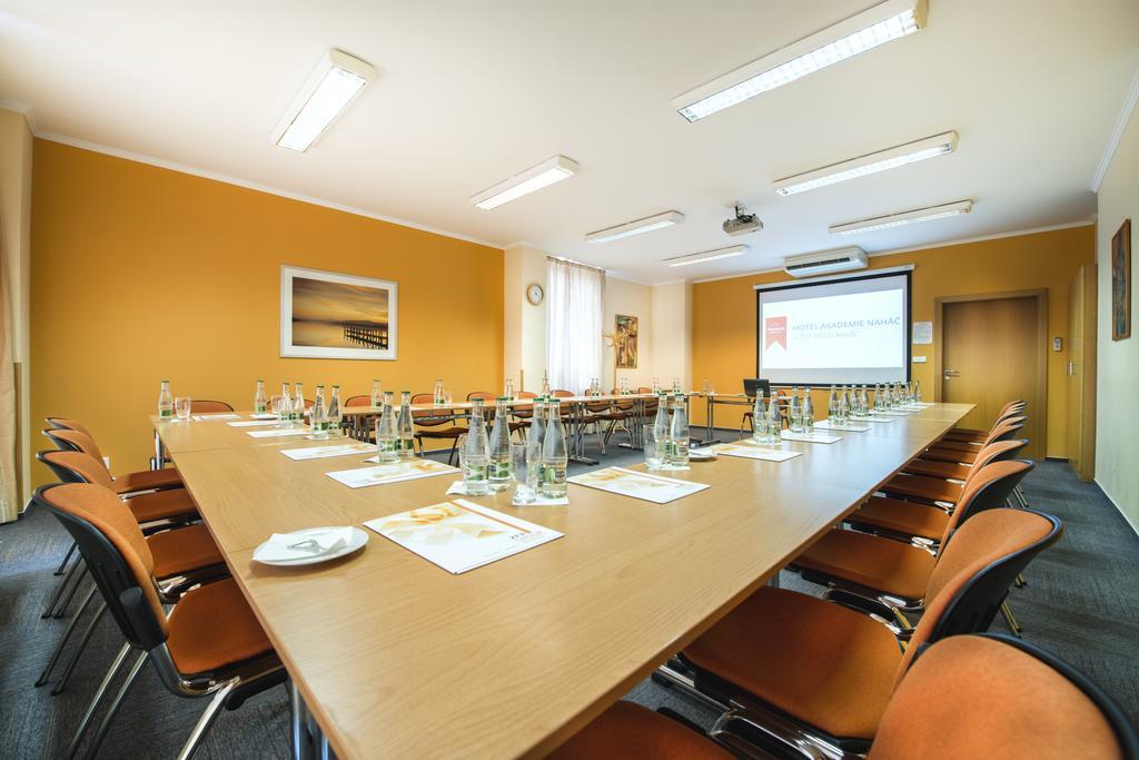 Hotel Akademie Chocerady Екстер'єр фото