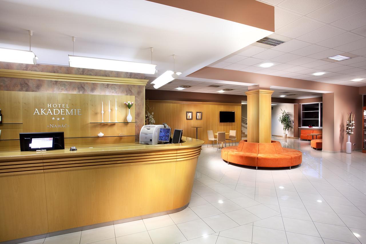 Hotel Akademie Chocerady Екстер'єр фото