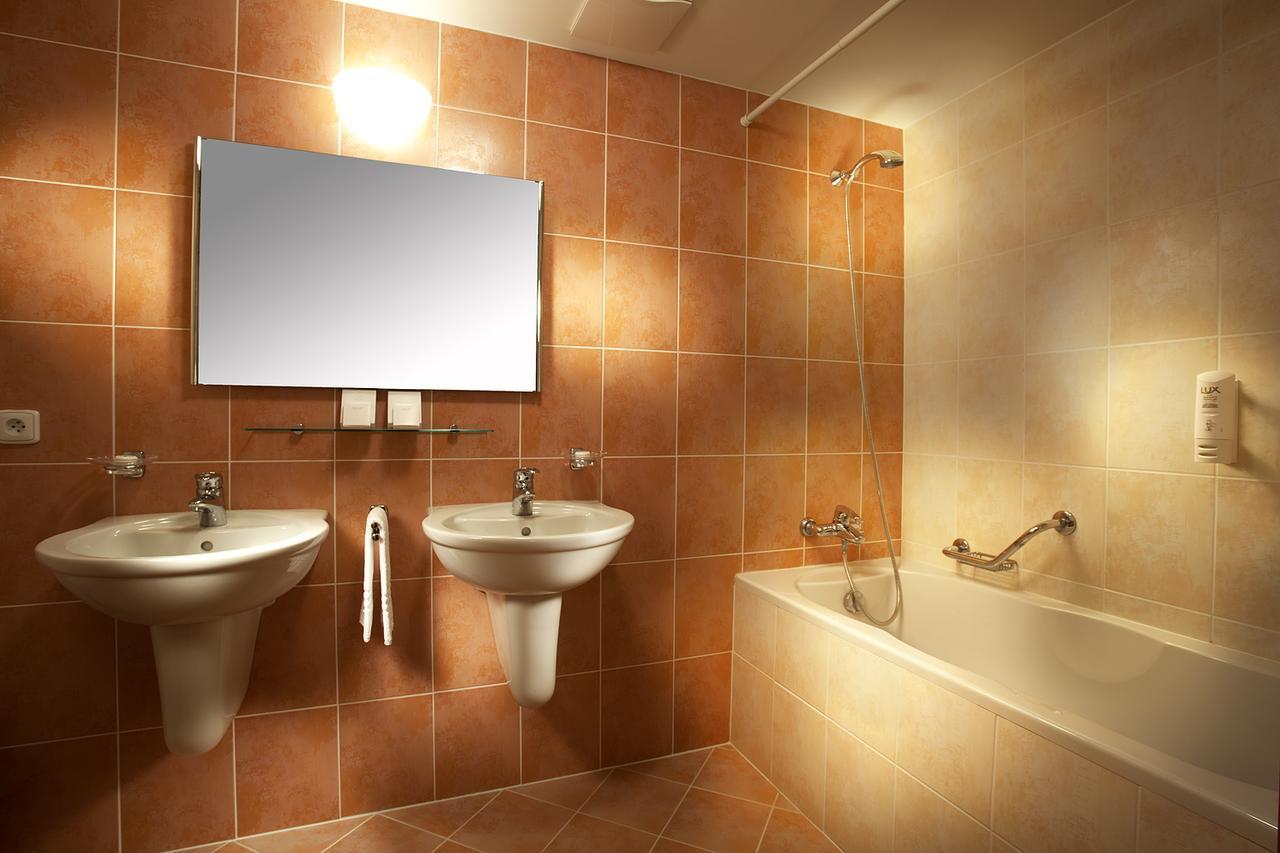 Hotel Akademie Chocerady Екстер'єр фото