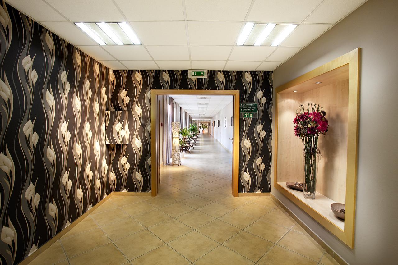 Hotel Akademie Chocerady Екстер'єр фото
