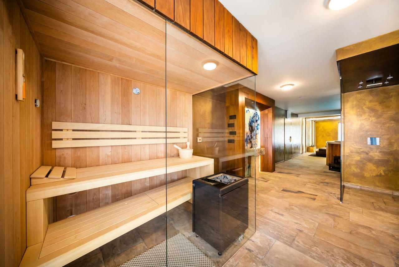 Hotel Akademie Chocerady Екстер'єр фото