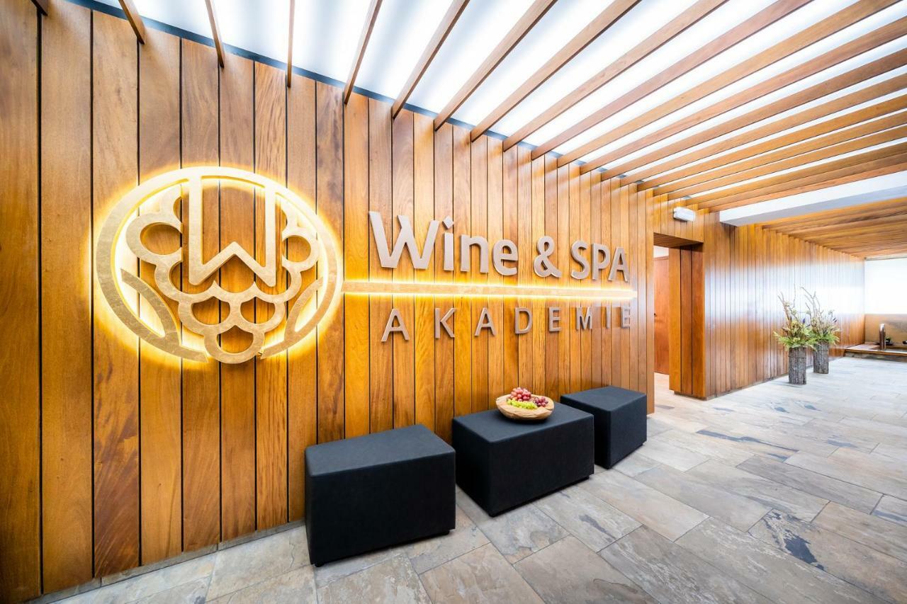Hotel Akademie Chocerady Екстер'єр фото