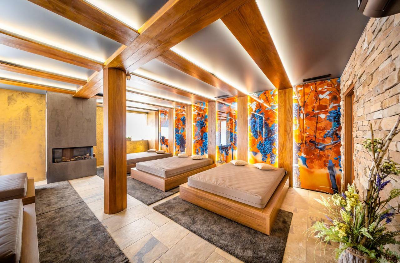 Hotel Akademie Chocerady Екстер'єр фото