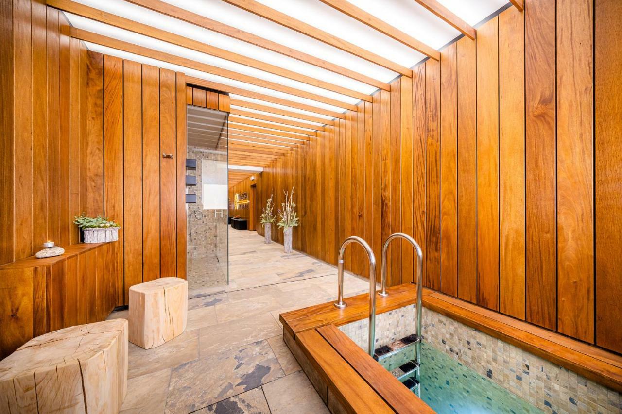 Hotel Akademie Chocerady Екстер'єр фото